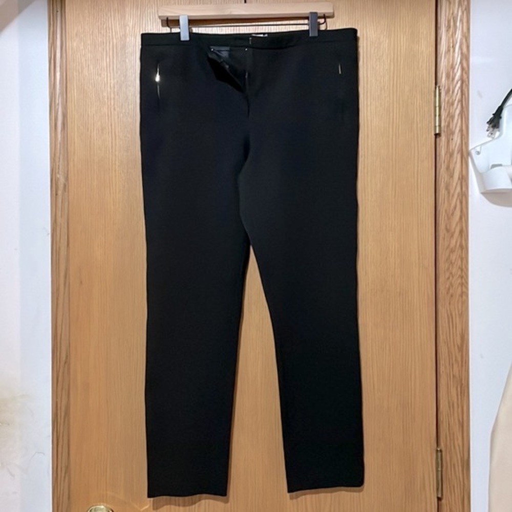 Calvin Klein Women’s Cropped Dress Pants. Size 14